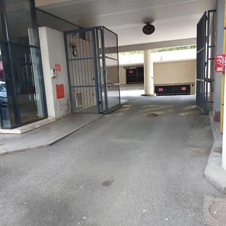 Jolie Plein Centre Parking Sécurisé Gratuit